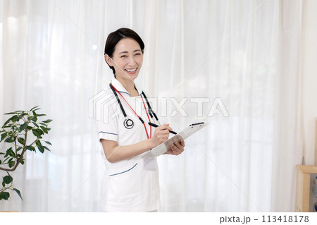 女性看護師 訪問看護 在宅医療 女性看護師 訪問看護 在宅医療 113418178