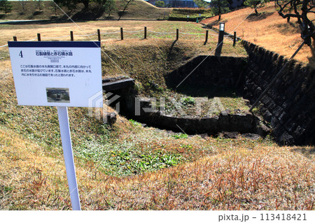 佐賀県佐賀市 佐賀城公園(佐賀の文化・歴史施設)「石製樋管と赤石積水路」 佐賀県佐賀市 佐賀城公園(佐賀の文化・歴史施設)「石製樋管と赤石積水路」 113418421