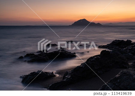 夕暮れの海岸　伊良湖岬 113419639