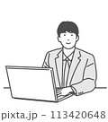 パソコンで仕事をする笑顔の男性　モノクロのベクターイラスト、白バック、白背景、透明、背景なし 113420648