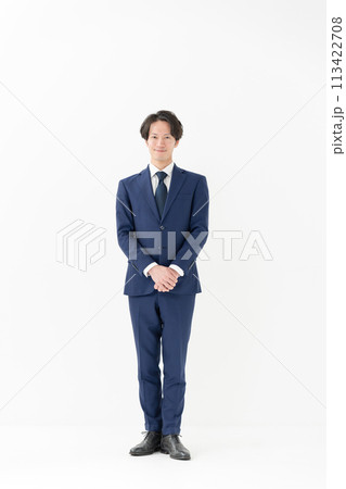 ビジネス 男性 全身 立ち姿 ビジネス 男性 全身 立ち姿 113422708