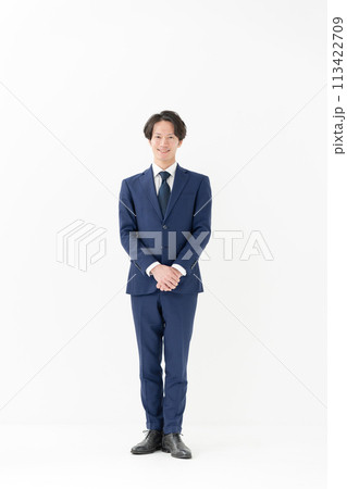 ビジネス 男性 全身 立ち姿 ビジネス 男性 全身 立ち姿 113422709