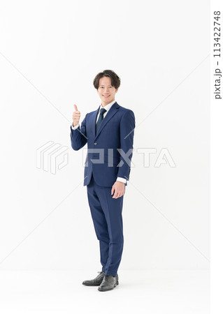 ビジネス 男性 全身 サムズアップ ビジネス 男性 全身 サムズアップ 113422748