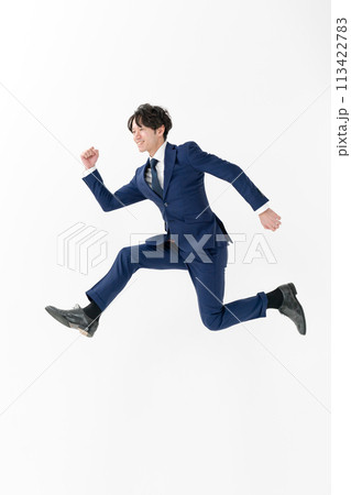 ビジネス 男性 全身 ジャンプ ビジネス 男性 全身 ジャンプ 113422783