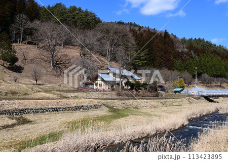 早池峰ダム下流の風景 113423895