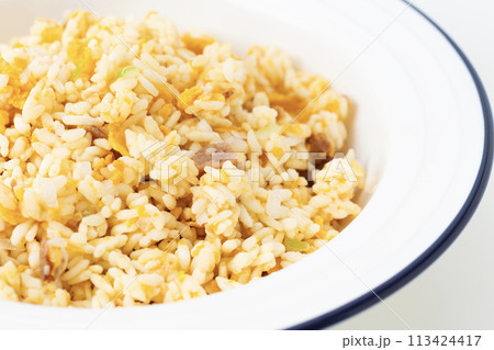 冷凍炒飯　白背景 113424417