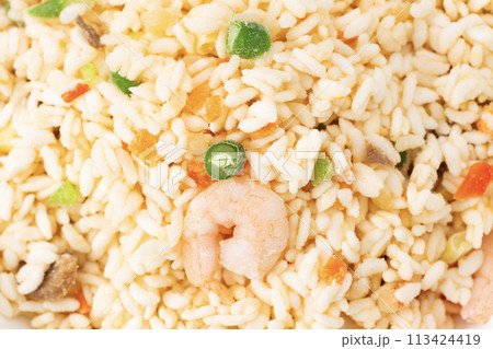 冷凍えびピラフ　白バック 113424419