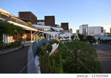 JR辻堂駅前のショッピングモール 113425066