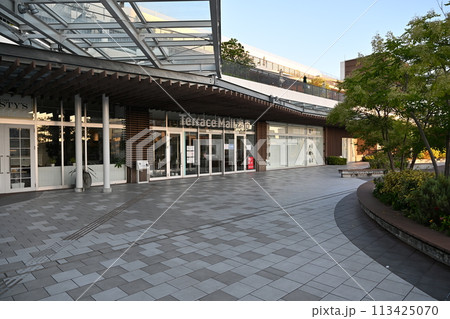 JR辻堂駅前のショッピングモール 113425070