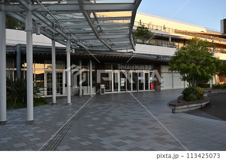 JR辻堂駅前のショッピングモール 113425073