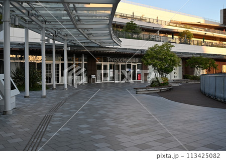 JR辻堂駅前のショッピングモール 113425082