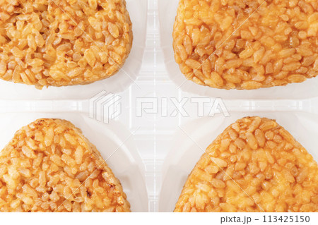 冷凍焼オニギリ　白バック 113425150