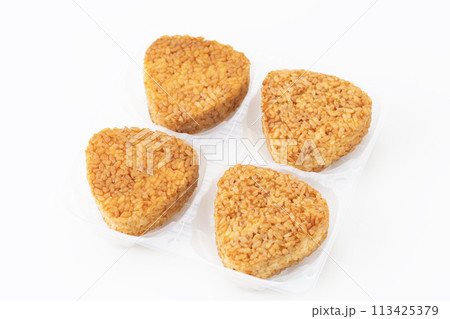 冷凍焼きおにぎり　白バック 113425379