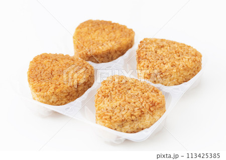 冷凍焼オニギリ　白バック 113425385