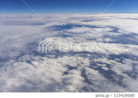 巻雲の隙間に発生している巻積雲 巻雲の隙間に発生している巻積雲 113426080
