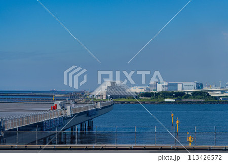 空港 飛行機 羽田空港 エンジン 午前 明るい 管制塔 ターミナル D滑走路 空港 飛行機 羽田空港 エンジン 午前 明るい 管制塔 ターミナル D滑走路 113426572