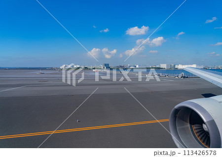空港 飛行機 羽田空港 エンジン 午前 明るい 管制塔 ターミナル D滑走路 空港 飛行機 羽田空港 エンジン 午前 明るい 管制塔 ターミナル D滑走路 113426578