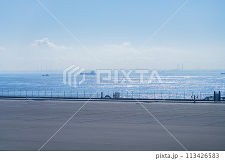 空港　飛行機　羽田空港　エンジン　午前　明るい　管制塔　ターミナル　D滑走路 113426583