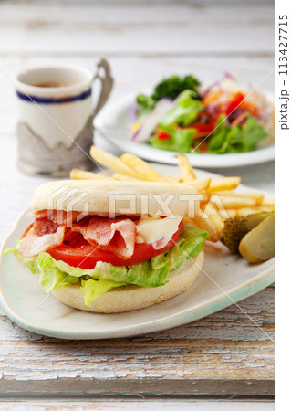 イングリッシュマフィンのBLTサンド 113427715