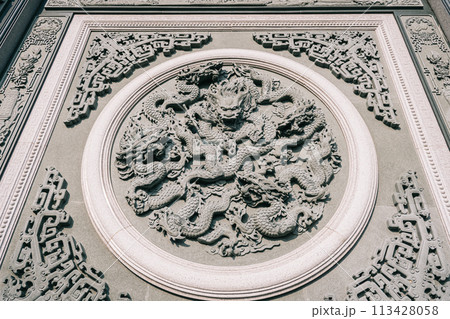 台湾 日月潭文武廟 　彫刻の壁　龍 113428058