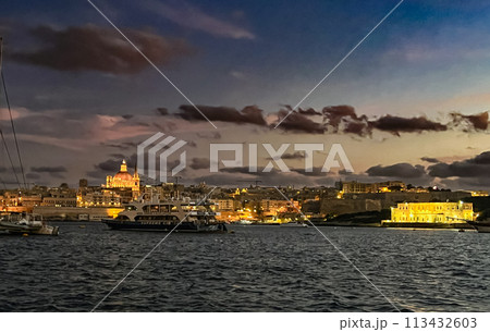 Beautiful sunset at Sliema embankment, Malta with the view on light city 113432603