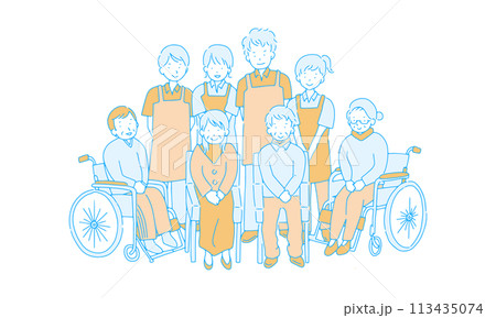 車椅子の高齢者と介護する人たちの線画のベクターイラストセット 車椅子の高齢者と介護する人たちの線画のベクターイラストセット 113435074