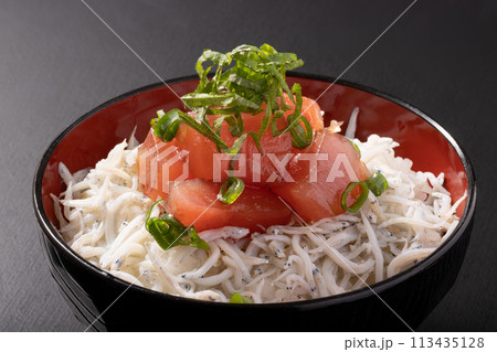 まぐろしらす丼　（静岡県産　きはだまぐろ） 113435128