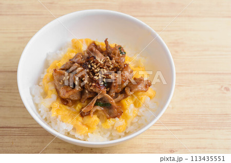 豚肉と玉子とじ丼 113435551