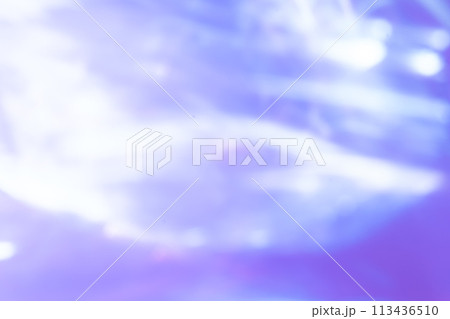 パープルカラー系動きのあるイメージ　(背景素材) 113436510