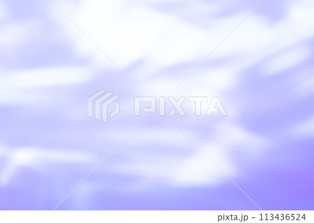 パープルカラー系動きのあるイメージ　(背景素材) 113436524