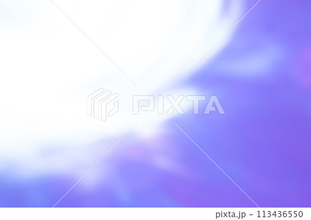 パープルカラー系動きのあるイメージ　(背景素材) 113436550