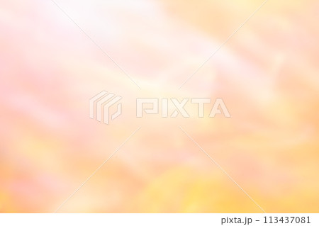 オレンジカラー系動きのあるイメージ　(背景素材) 113437081