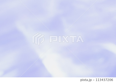 ライトパープルカラー系動きのあるイメージ　(背景素材) 113437206
