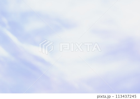 ライトパープルカラー系動きのあるイメージ　(背景素材) 113437245