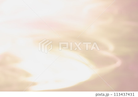 ライトオレンジカラー系動きのあるイメージ　(背景素材) 113437431