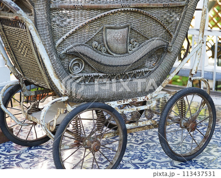 レトロな乳母車の写真素材 [113437531] - PIXTA