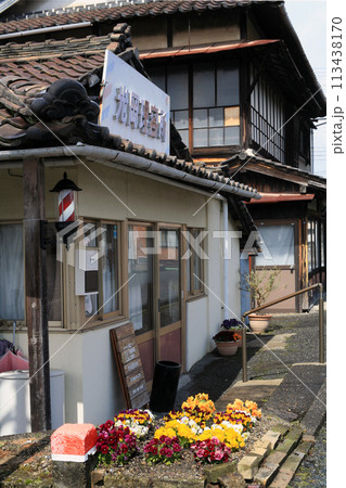 レトロな理髪店 113438170