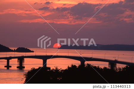 朝日が昇る能登島大橋 朝日が昇る能登島大橋 113440313