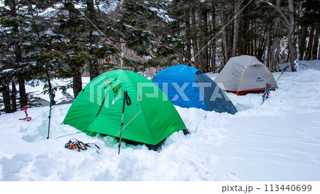 雪の八ヶ岳赤岳鉱泉 テント場の風景 雪の八ヶ岳赤岳鉱泉 テント場の風景 113440699