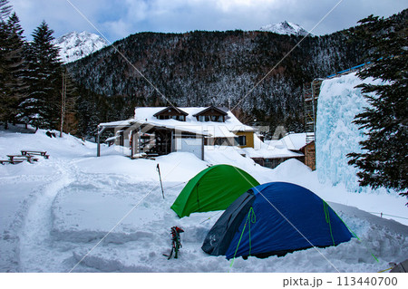 雪の八ヶ岳赤岳鉱泉 テント場の風景 雪の八ヶ岳赤岳鉱泉 テント場の風景 113440700