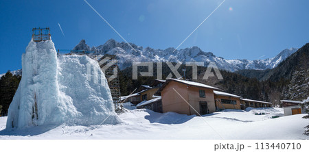雪の八ヶ岳赤岳鉱泉　テント場の風景 113440710