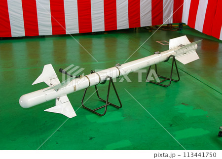 展示される航空自衛隊の空対空ミサイル AAM-3 113441750