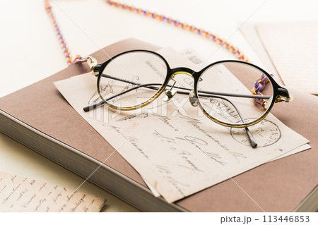 老眼鏡　メガネの写真素材 113446853