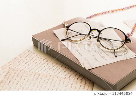 老眼鏡 メガネの写真素材 老眼鏡 メガネの写真素材 113446854