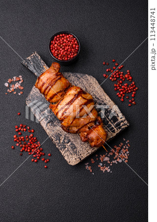 Delicious kebab of chicken or pork meat with salt, spices and herbs 113448741