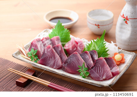 新鮮 南紀勝浦港 かつおの刺身 生 あっさり上品な味わい 113450691