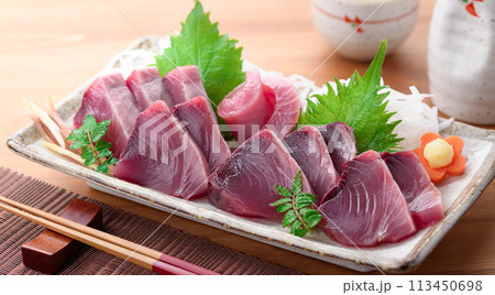 新鮮 南紀勝浦港 かつおの刺身 生 あっさり上品な味わい 113450698