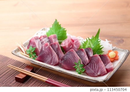 新鮮 南紀勝浦港 かつおの刺身 生 あっさり上品な味わい 113450704