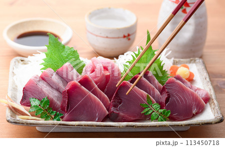 南紀勝浦港 かつおの刺身 （生）4月水揚げあっさりとした脂の乗り 113450718