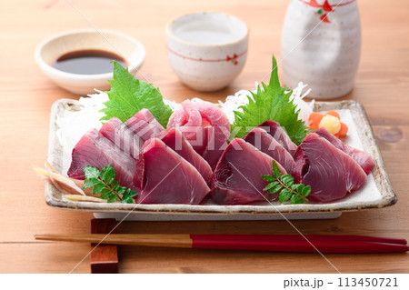 新鮮 南紀勝浦港 かつおの刺身 生 あっさり上品な味わい 113450721